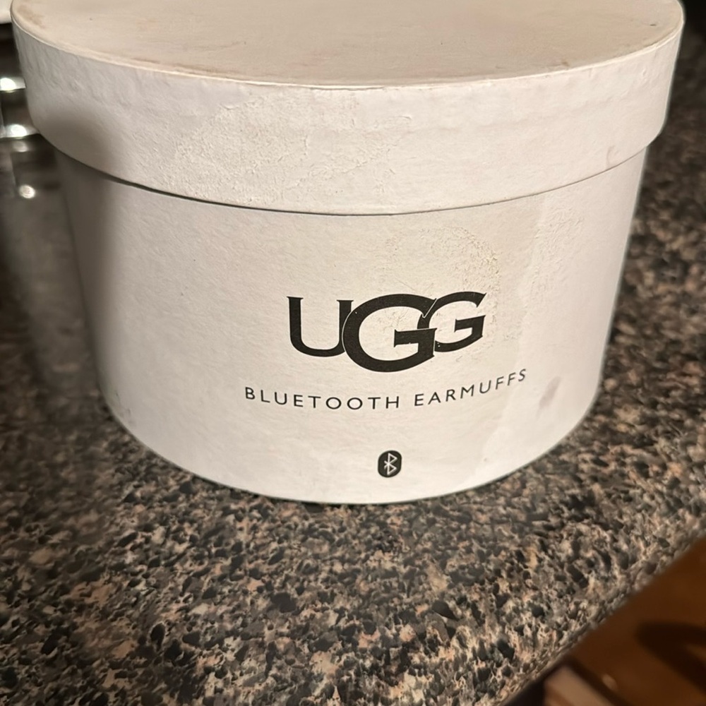 UGG Bluetooth Earmuffs - Tan and White🌟